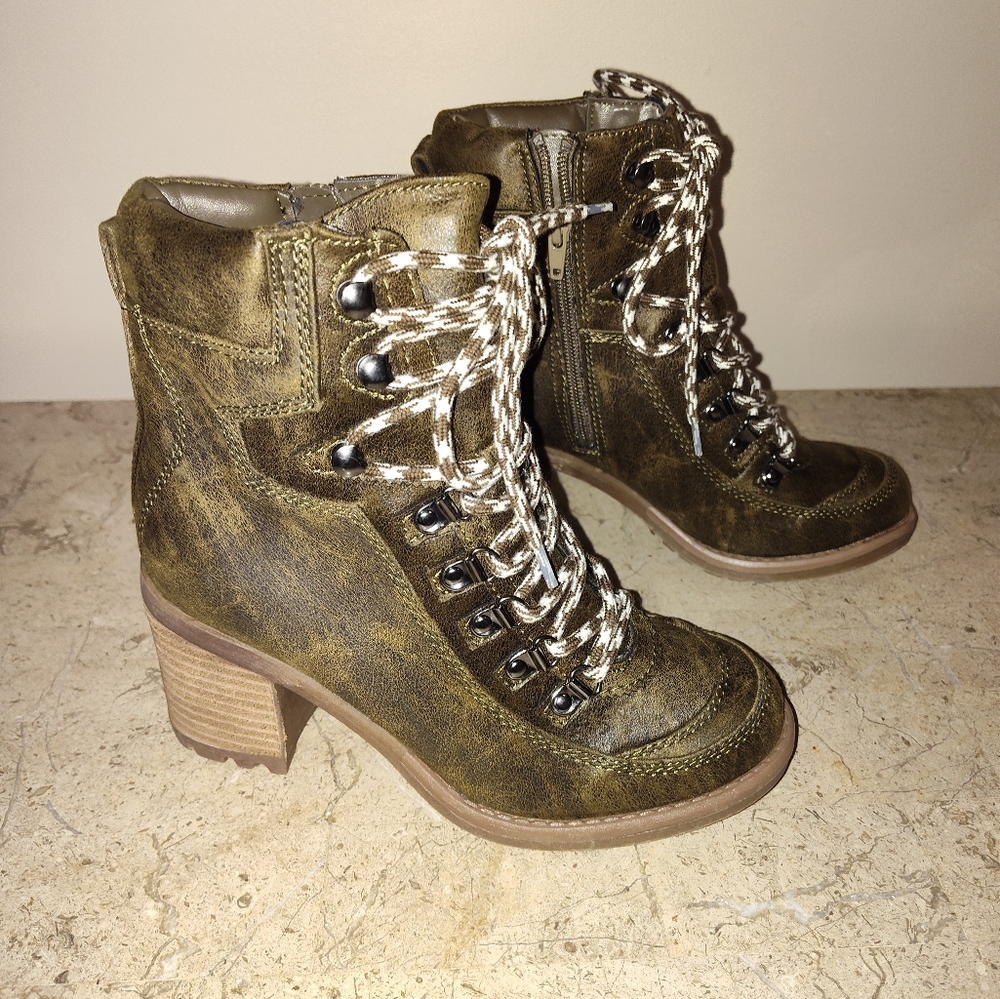 Carlos Boots